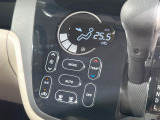 【オートエアコン】一度お好みの温度に設定すれば、車内の温度を検知し風量や温度を自動で調整。暑い…寒い…と何度もスイッチ操作をする必要はありません。快適な車内空間には必須の機能ですね♪