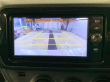 バックモニターで、後方を確認しながら安心して駐車することができます。※カメラが映し出す範囲は限られています。必ず車両周辺の安全を直接確認してください。