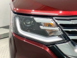 LEDヘッドライトは、点灯の瞬間から最大光量を発揮し、突然暗くなるトンネルなどでの安定感を高めます。