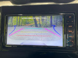 【バックカメラ】駐車時に後方がリアルタイム映像で確認できます。大型商業施設や立体駐車場での駐車時や、夜間のバック時に大活躍!運転スキルに関わらず、今や必須となった装備のひとつです!