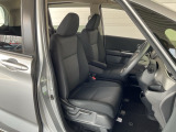 長時間運転しても疲れにくいフロントシート!