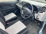 高いホールド性で運転姿勢が安定します。長距離ドライブでも疲れにくいのが魅力です。快適なドライビングライフをお送りください♪