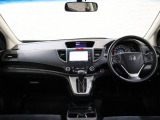 操作性に優れた運転席となります!小物入れや各ボタンの配置にこだわり、使いやすいです!座り心地もよく視認性も良好なのでロングドライブもお任せ下さい!