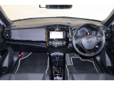 操作性に優れた運転席となります!小物入れや各ボタンの配置にこだわり、使いやすいです!座り心地もよく視認性も良好なのでロングドライブもお任せ下さい!