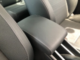 【アームレスト】運転時の疲労軽減にもなるアームレストがついています!