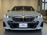 BMW代表的な特徴のキドニーグリル。BMWのすべてのモデルに採用され、BMWらしさを強調しております。