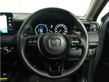 【Honda SENSING】 カメラ等装置で精度の高い検知能力を発揮、安全運転を支援します。ステアリング上のコントローラーに注目!