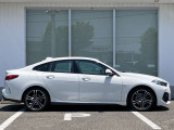 オリジナル・サービスもついたBMW自動車保険も取り扱っております。BMW自動車保険にご加入いただくと、万一のトラブルを24時間365日サポートするエマージェンシー・サービスの〈プレミアム〉をご利用いただけます。