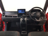 【前方視界】開放的な前方視界!運転がしやすく疲れにくいです♪窓が大きく、見通しがとっても良いおクルマですよ♪