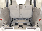 車いすのサイズ、形状によっては乗り込みが出来ない場合がございます。可能であれば、ご来店の上確認をお勧めいたします。