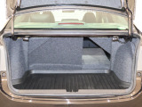 トランクスルー機能が付いているので、後部座席を倒して大きな荷物を積載する事も可能です!