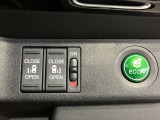 運転席からスイッチ1つでスライドドアを操作でき、荷物を持った方やお子様、お年寄りの乗り降りがとても楽になります!