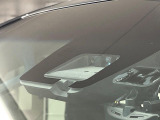 【三菱e-Assist】走行中に前方の車両等を認識し、衝突しそうな時は警報とブレーキで衝突回避と被害軽減をアシスト。より安全にドライブをお楽しみいただけます。