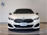 BMW代表的な特徴のキドニーグリル。BMWのすべてのモデルに採用され、BMWらしさを強調しております。