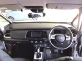 【前方視界】開放的な前方視界!運転がしやすく疲れにくいです♪窓が大きく、見通しがとっても良いおクルマですよ♪
