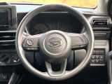 インテリアに合わせたデザインのステアリングは、運転される方のことも考え、運転しやすい形状、大きさです。是非一度、実際に触ってお確かめください。