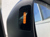 ブラインドスポットモニターです。後側方に存在する車両や急接近してくる車両を検知します。車両を検知すると点灯します。