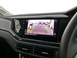バックモニター搭載で車庫入れ安心!バック中の死角部分がモニターに映し出されるので安全性アップ!前後パークセンサーとバックカメラで車庫入れも安心です。