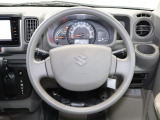 握りやすく回しやすいステアリングは、長時間の運転でも疲れを感じさせません!