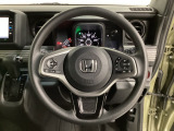ハンドルにHondaセンシング系のクルーズコントロールやレーンキープアシストなどのスイッチと、オーディオの操作スイッチが装備されています。ハンドルから手を離さず安全に操作できます。