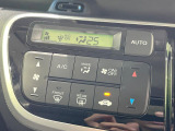 【オートエアコン】一度お好みの温度に設定すれば、車内の温度を検知し風量や温度を自動で調整。暑い…寒い…と何度もスイッチ操作をする必要はありません。快適な車内空間には必須の機能ですね♪