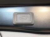 【パワーバックドア】スマートキーや運転席のボタンを押すだけでリアゲートが自動で開閉します!荷物を持っている時や、高い位置にあるバックドアを閉める際に便利な機能です♪