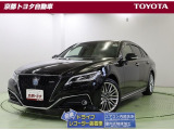 革新的なスタイルの中に息づく、揺るぎない確かな伝統を誇る高級車【クラウンHV】。心動かすスポーティなエクステリアと五感に響く上質なインテリアのRSです。この車は、車検整備付です。