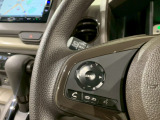 【ステアリングリモコン】ステアリングにオーディオ調節可能なスイッチが装備されていますので運転中でも視線をそらさずにオーディオの調節が可能です!