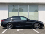 オリジナル・サービスもついたBMW自動車保険も取り扱っております。BMW自動車保険にご加入いただくと、万一のトラブルを24時間365日サポートするエマージェンシー・サービスの〈プレミアム〉をご利用いただけます。