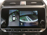 ◆アラウンドビューモニター◆ひと目で周囲の状況がわかるため、スムースに駐車できます。さらに、人や自転車など周囲に動くものがいる場合に表示とブザーで注意を促します。