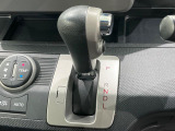 インテリアに合わせたデザインのステアリングは、運転される方のことも考え、運転しやすい形状、大きさです。是非一度、実際に触ってお確かめください。