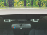 【アイサイトVer3】前方の車両等を検知し、衝突しそうな時は警報で注意を促し、ブレーキを踏む力をサポート。ブレーキを踏めなかった場合は衝突被害軽減ブレーキが作動、衝突回避をサポートします。