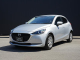 世界統一名称の『MAZDA2』となったコンパクト。「Be a Driver」のスローガンのもと、最適なドライビングポジションを提供できる室内空間と思い通りの走行性能を持った、クラスを超えたお車です!