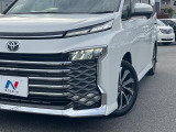 【LEDヘッドライト】悪天候や夜間走行時も良好な視界を確保し安心して運転できる高輝度LEDヘッドライトを装備!点灯速度が早く、消費電力も抑えられています。