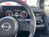 プロパイロット(同一車線運転支援)アクセル・ブレーキ・ステアリング操作をクルマがサポート。高速道路などで、ドライバーの負担を軽減します。