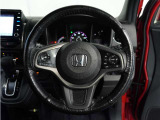 【Honda SENSING】 カメラ等装置で精度の高い検知能力を発揮、安全運転を支援します。ステアリング上のコントローラーに注目!