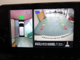 アラウンドビューモニターは4方のカメラで真上から車を見たようにモニターで確認ができます。周辺の安全確認、小さなお子様や障害物も目視で確認できるので駐車のしやすさだけでなく、事故防止にも役立ちます。