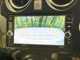 【バックカメラ】駐車時に後方がリアルタイム映像で確認できます。大型商業施設や立体駐車場での駐車時や、夜間のバック時に大活躍!運転スキルに関わらず、今や必須となった装備のひとつです!