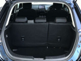 【広々トランクルーム】車体に対してスペースは広めに作ってあります。また、背もたれを倒すとより多くの荷物を乗せることができます。