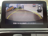 カラーで後方映像をモニターに映し出してくれるので、ショッピングモールのような狭い駐車場であったとしても障害物を見つけ、楽々駐車することができますね。