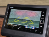 バックカメラが装備されており、後方の安全確認はもちろんのこと狭い場所での駐車や雨の日・夜間など視界の悪いコンディションでのストレスの軽減にもなります!