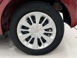 タイヤサイズは165/65R14!納車前の点検時にタイヤ交換させていただきます!スチールホイールに錆が、ホイールキャップに傷があります。