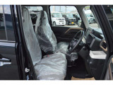☆ベンチシートになっており広くゆったりと運転をすることができます!