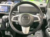 【純正革巻きステアリング】上質な革を使用することで、手にしっかり馴染みとても運転しやすいハンドルです♪