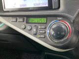 【オートエアコン】一度お好みの温度に設定すれば、車内の温度を検知し風量や温度を自動で調整。暑い…寒い…と何度もスイッチ操作をする必要はありません。快適な車内空間には必須の機能ですね♪