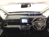 【前方視界】開放的な前方視界!運転がしやすく疲れにくいです♪窓が大きく、見通しがとっても良いおクルマですよ♪