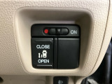 【左側パワースライドドア】左側が電動スライドドアになっております。狭い駐車場でのお子様の乗り降りなどの時に安心です!