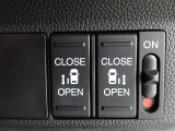 運転席からもスライドドアをボタン操作でスピーディーに開閉できます!またスマートキーでも操作できるので便利です。