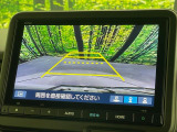 【バックカメラ】駐車時に後方がリアルタイム映像で確認できます。大型商業施設や立体駐車場での駐車時や、夜間のバック時に大活躍!運転スキルに関わらず、今や必須となった装備のひとつです!