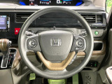 インテリアに合わせたデザインのステアリングは、運転される方のことも考え、運転しやすい形状、大きさです。是非一度、実際に触ってお確かめください。